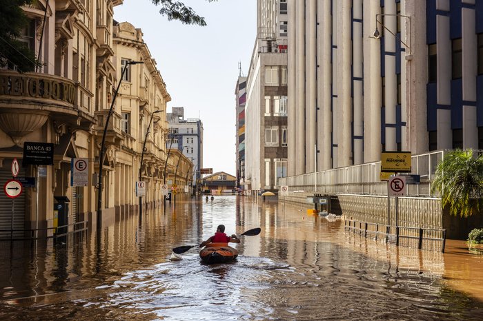 Gaúcho Ganha Prêmio por Foto de Porto Alegre Inundada.