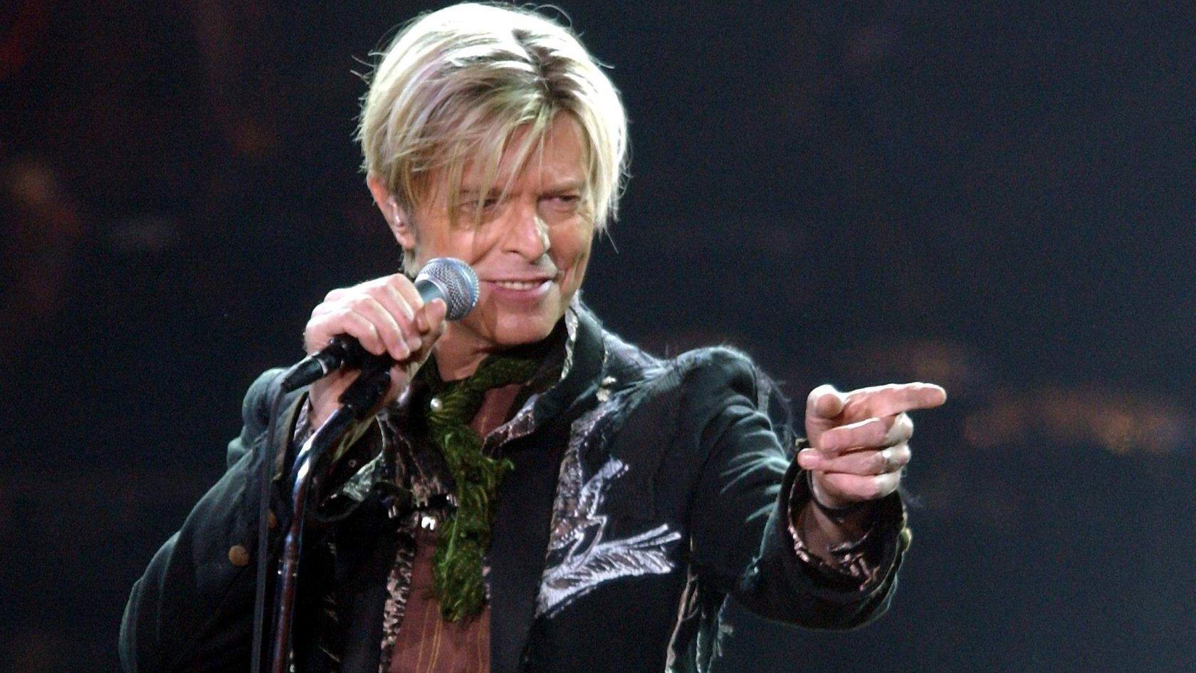 David Bowie morre de câncer aos 69 anos