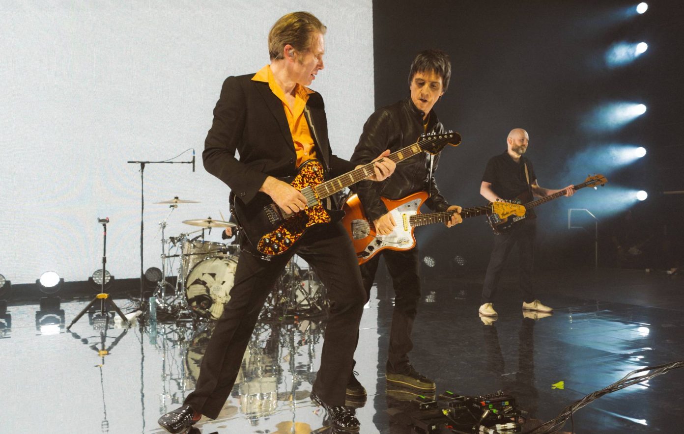 Johnny Marr se junta a Franz Ferdinand para um clássico.